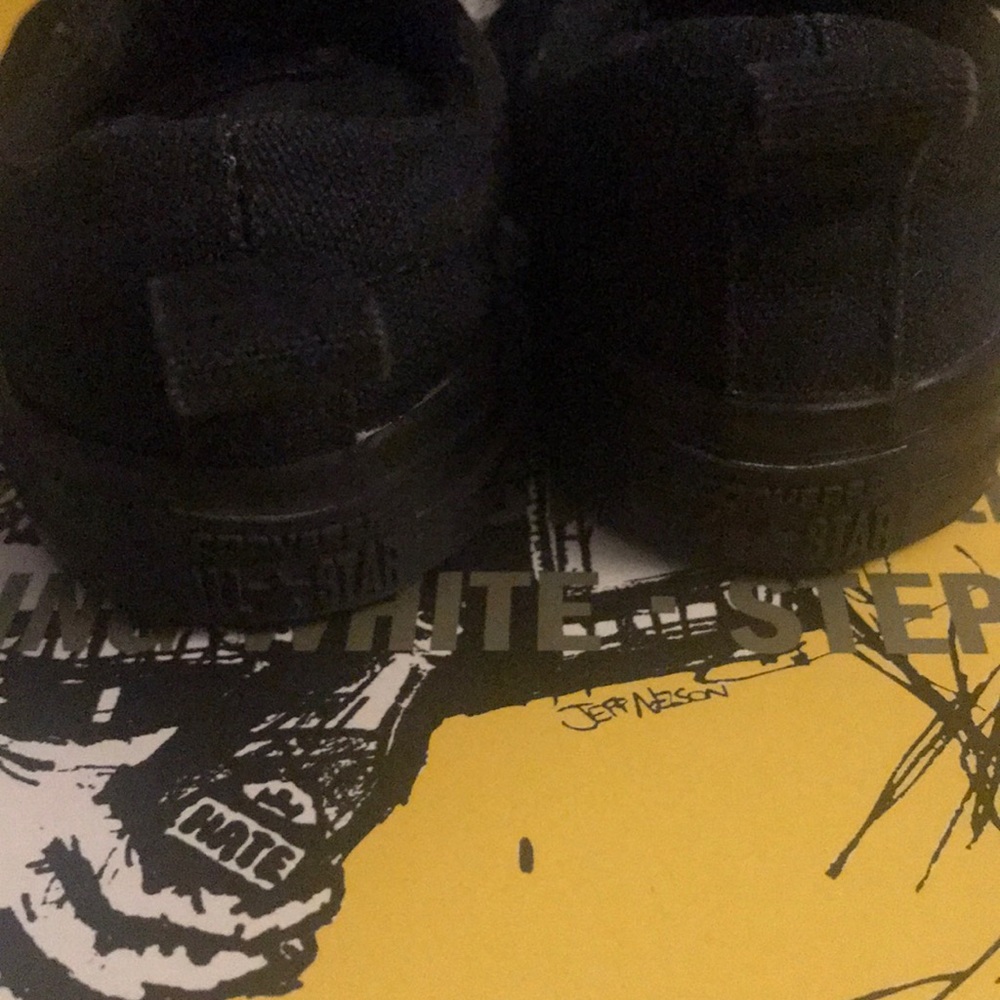Toddler converse - Picture 3 of 4